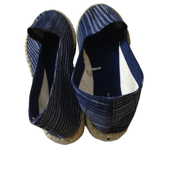 Gap Women's Size 7 Navy Striped Canvas Espadrilles Slip On Casual Beach Travel - Picture 4 of 6